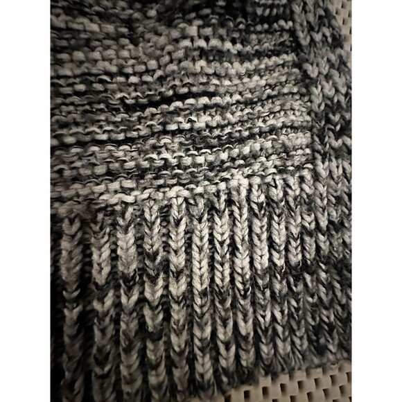 Express Womens Fringe Sweater Gray Tunic Size S Marled Chunky Knit Black White - Picture 12 of 16